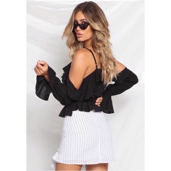 🔥Host Pick🔥 LAST Runaway Hunter Wrap Top - Black - Picture 3 of 5